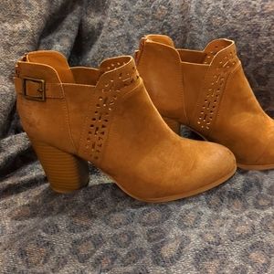 Qupid Camel Suede Booties Size 7.5